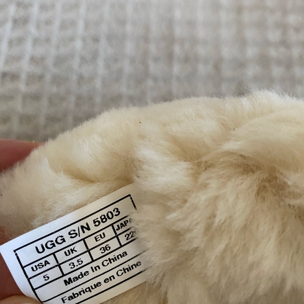 Ugg Bailey Button Left Shoe Only Replacement - image 4